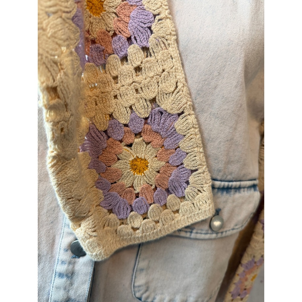 Mystree Crochet Sleeve Denim Jacket Medium Light Wash Floral Granny Square Boho - Picture 6 of 13